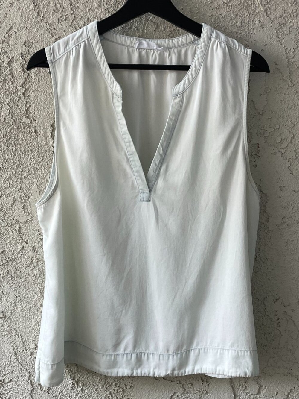 Carve Designs White Tencel V-Neck Sleeveless Top Size XL
